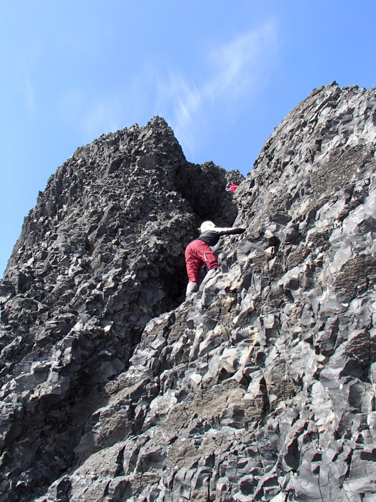 Scrambling the last gully. (Jens Vent-Schmidt)
