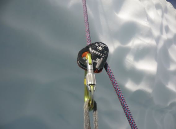 Petzl Micro-Traxion device used as an ascender. Photo Julien Renard.
