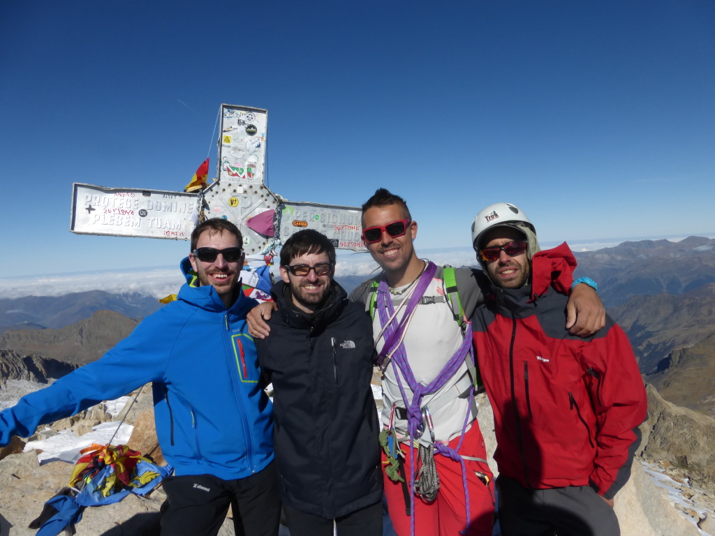 Sergio, Xavi, Kike, Alberto on the summit. Note only Alberto wears a helmet (almost nobody does in Spain)