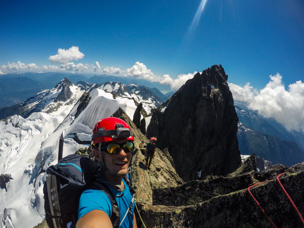 Pitching out an exposed section on route to Tanatlus. Photo: Matteo Agnoloni