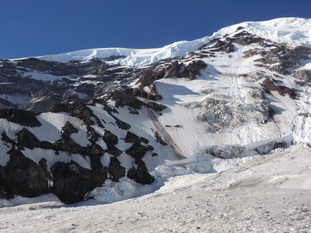 Liberty ridge. Going up to Thumb Rock requires ascending the slope right of the dirt track. Photo by Julien Renard