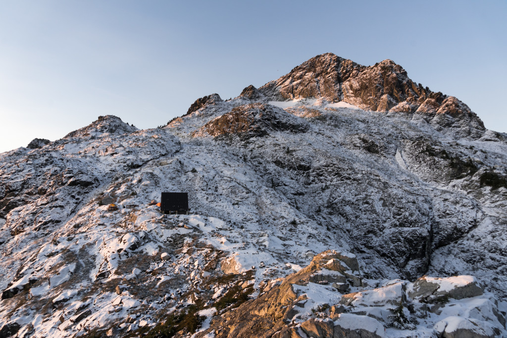 Emergency hut perched on the ridge. @ChangCJ_