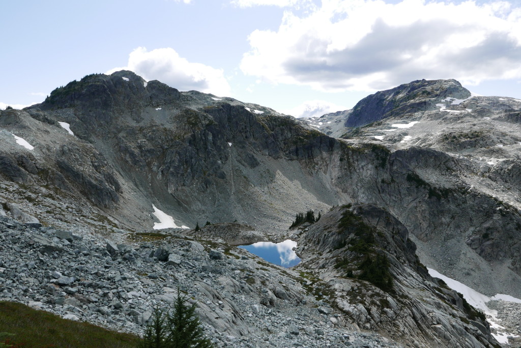 Retracing our steps along the ridge, this time with good visibility.