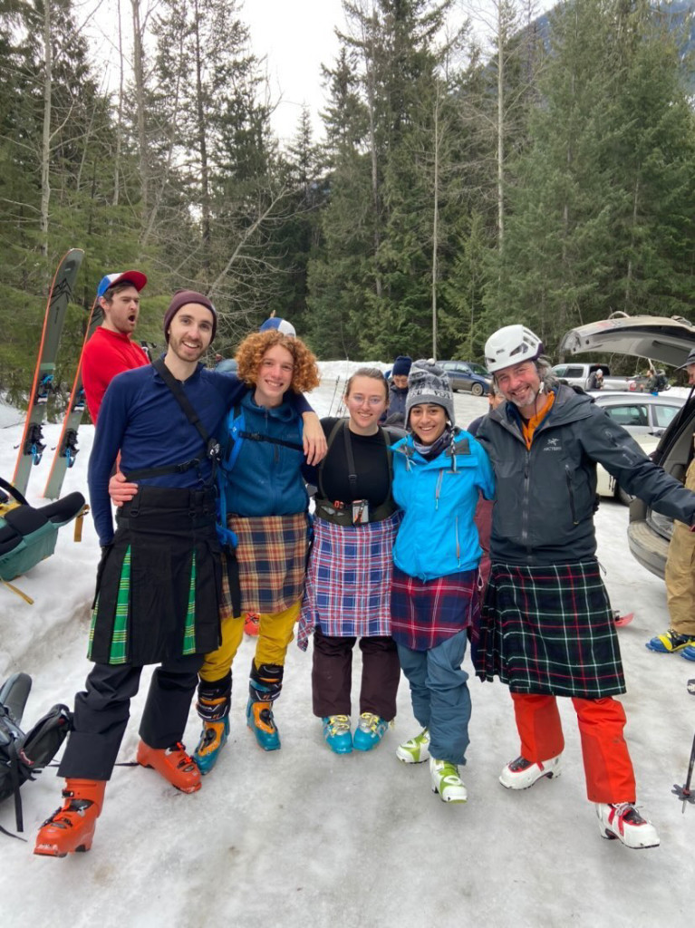 Kilt squad at the trailhead. Front row from left to right: Connor Jakes, Kai Schwarz, Julia Ramos, Settare Shariati, Ross Campbell. In the back, yawning: James Maltman. | PC: Julia Ramos