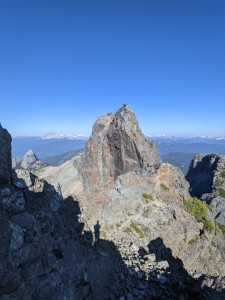 Looking at the summit from the subpeak with Mount Garibaldi (Nch'kay') dominating the background.