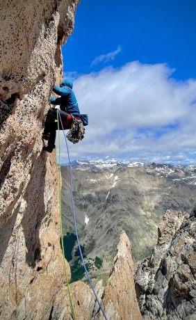 Sam charges up pitch 1 on Imagínate