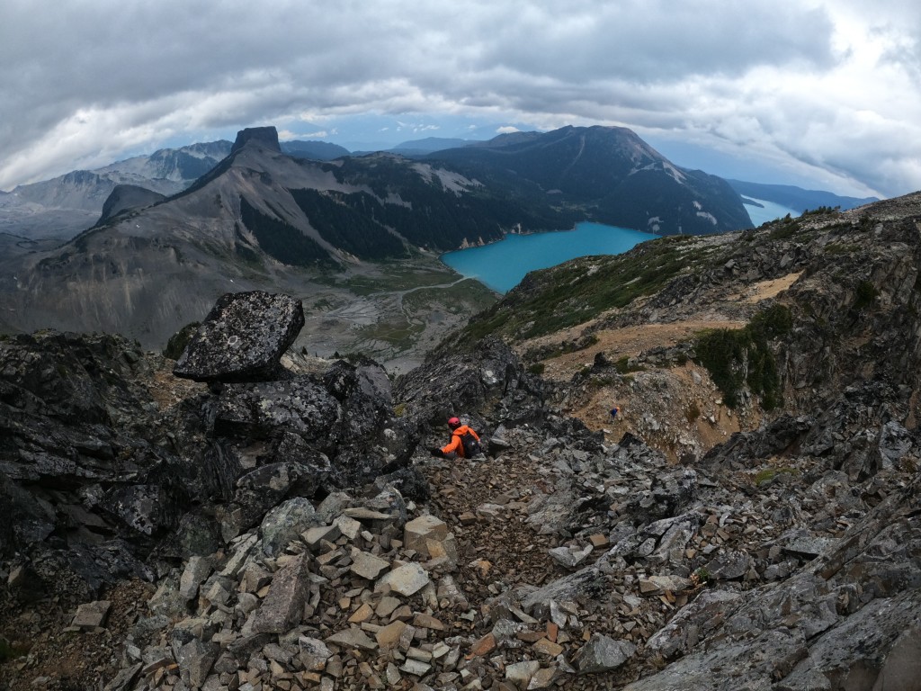 Making our way back down. Our route takes us out left of the frame. Glorious views of the Table and Sentinel Bay in the background. pc: Nelson
