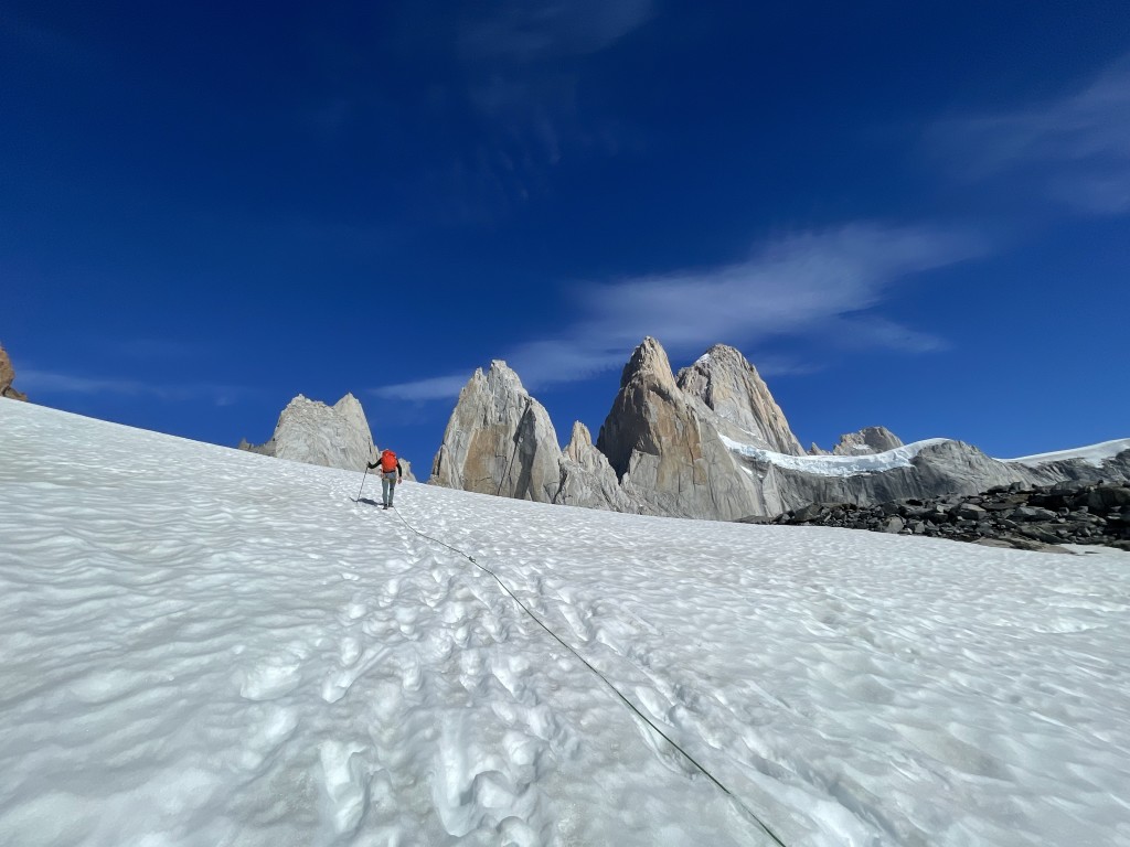 Approaching de l'S via the glacier.
