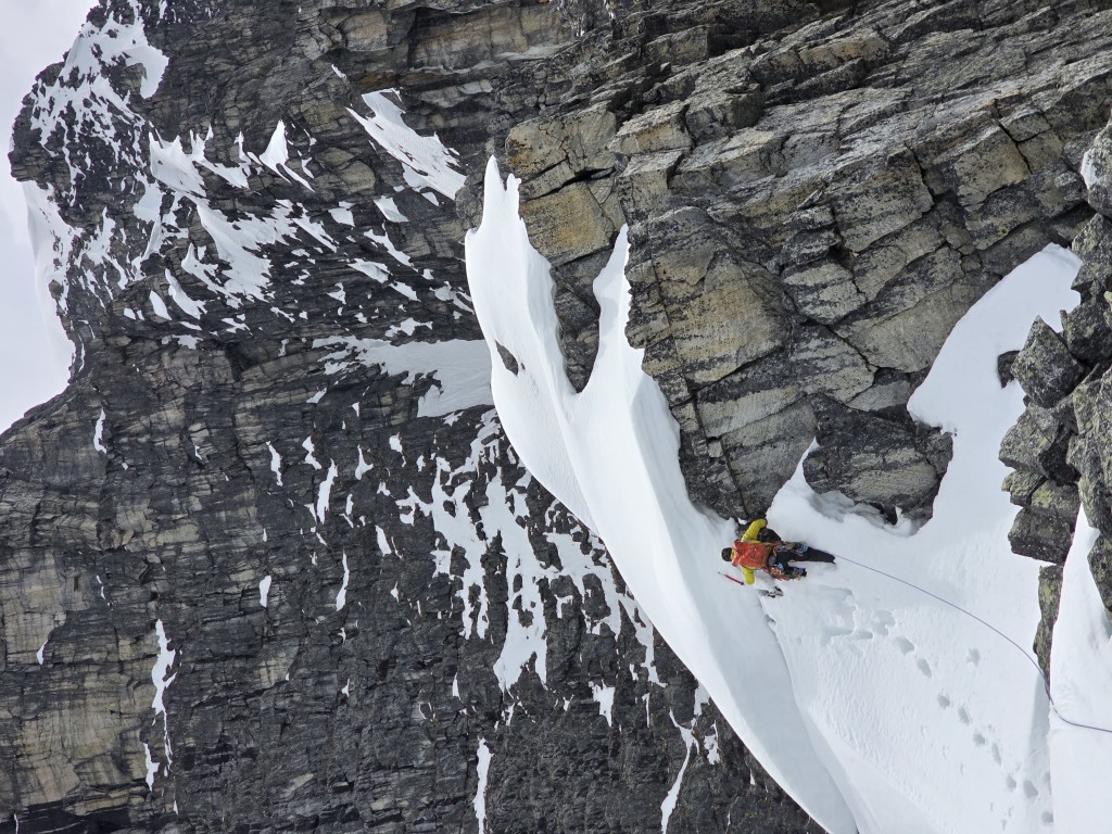 Mixed climbing on the Promenade Ledge. In summer conditions, this would be easy scrambling.