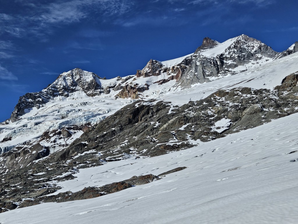 Crevasse party higher up on Garibaldi