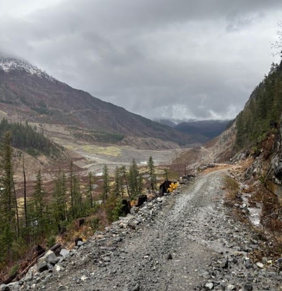 The road cuts through the debris from the Meager Slide. PC: Quintus Zhou